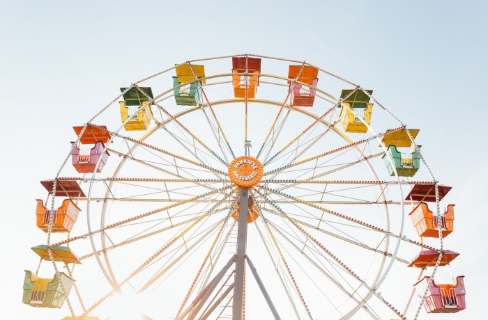 Ist ein Kirchenvorplatz wirklich der geeignete Ort für ein Riesenrad?