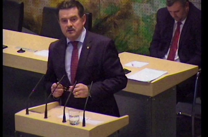 Genug Geld für Asylpolitik, bei Kärntnern wird gespart